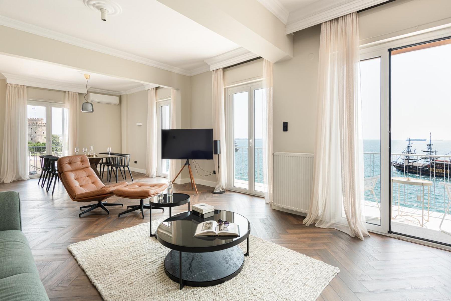 Primavera Seafront Apt By Halu! Next To White Tower テッサロニキ エクステリア 写真